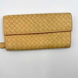 Bottega Veneta Wallet and unbranded chain for crossbody | Very Good Condition